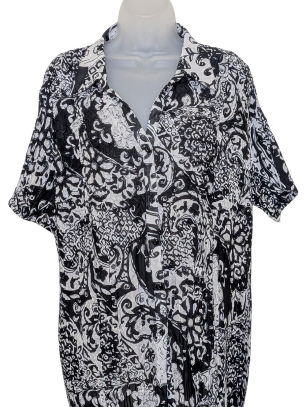 Avenue | Black and White Mandala Short-Sleeve Button-Down Blouse | Stretchy |
